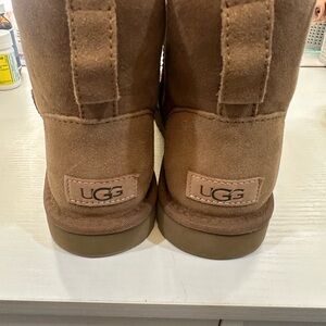 UGG Classic Mini II Chestnut Boots Size 9